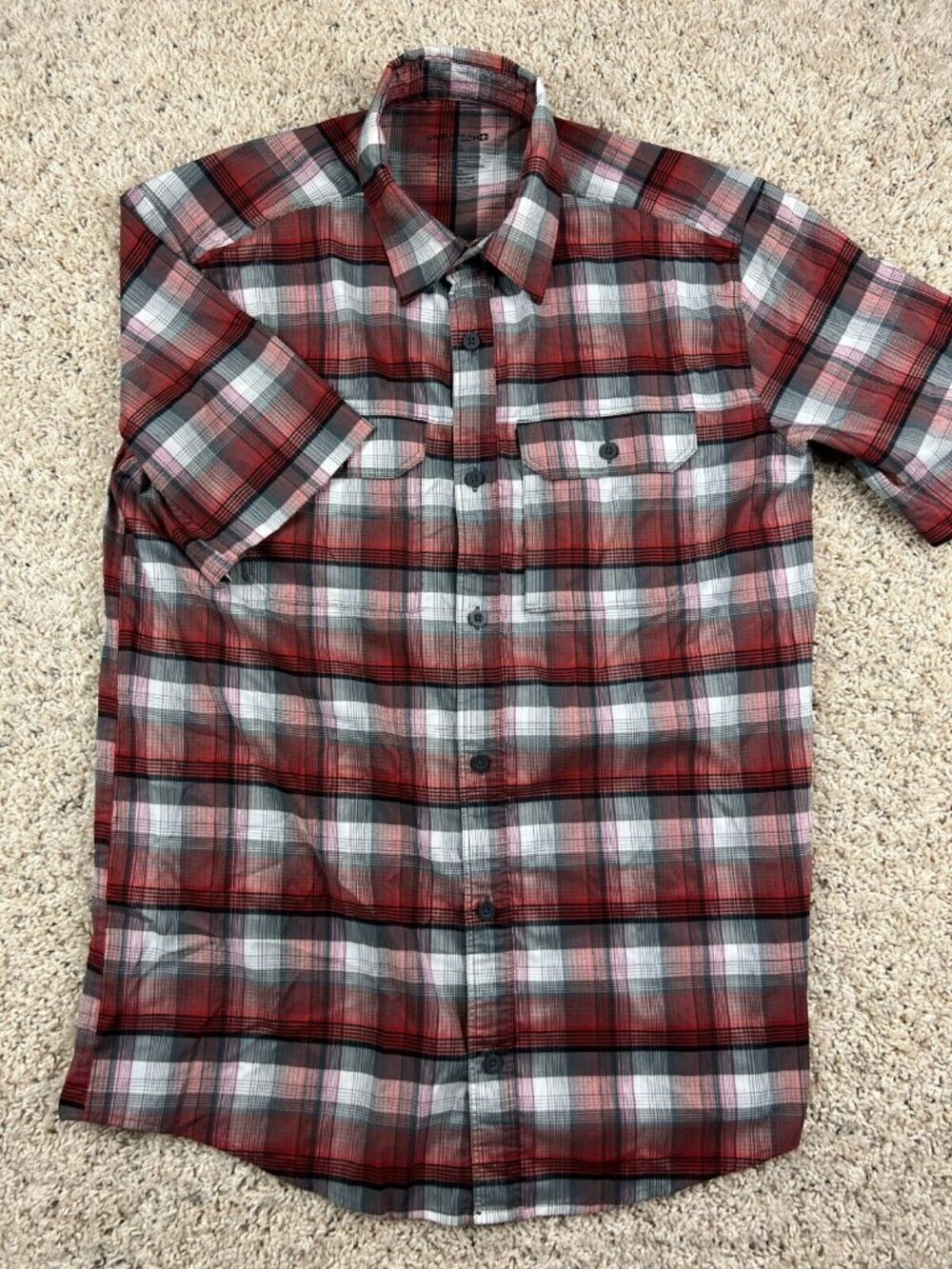 Swiss Tech Mens Button Up Short Sleeve Adult Small 34-36 Casual Red Gray Plaid